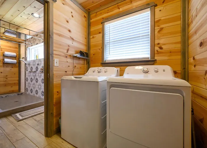 Convenient Romantic Hot Tub Bbq 3-Night Special!