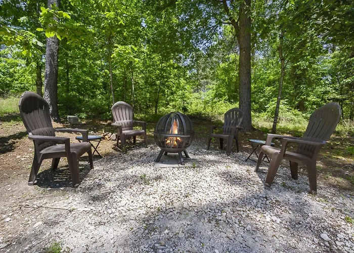Convenient Romantic Hot Tub Bbq 3-Night Special!