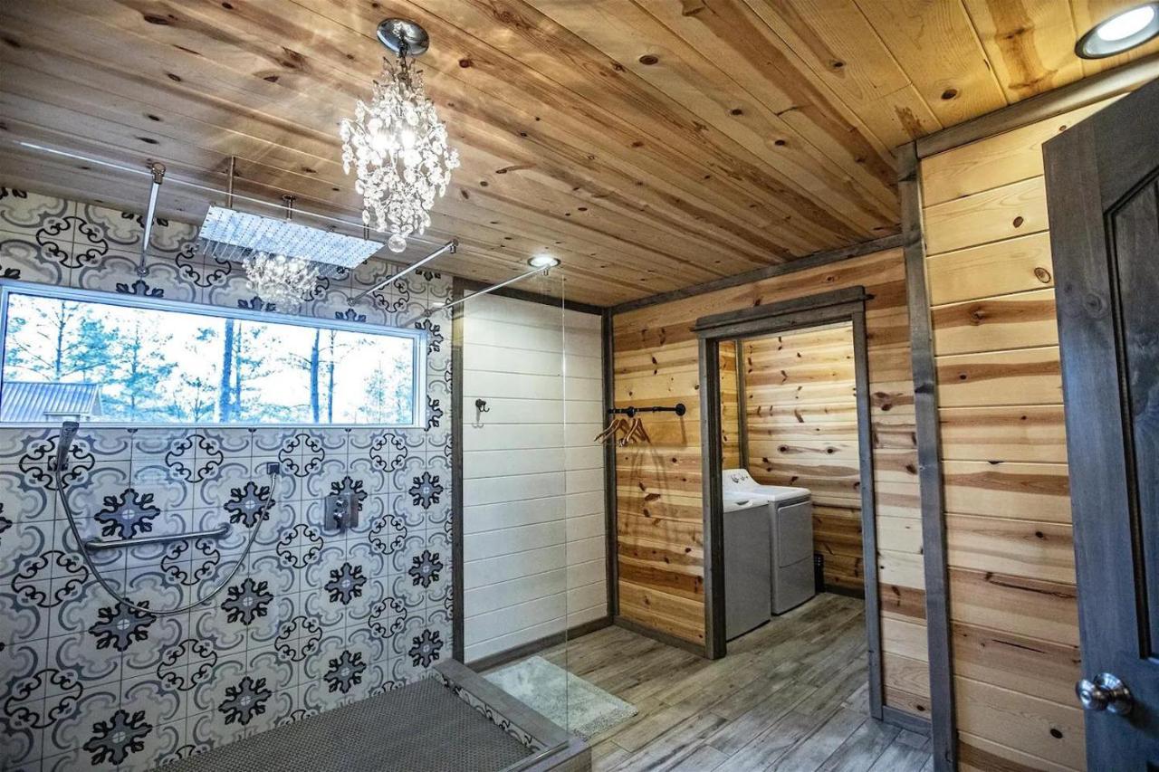 Holiday home Convenient Romantic Hot Tub Bbq 3-night Special! *