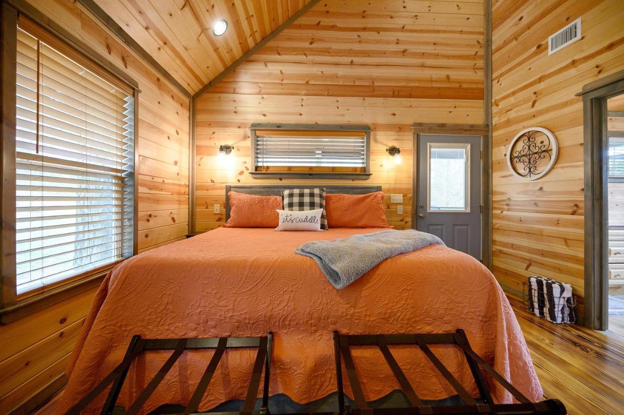 Convenient Romantic Hot Tub Bbq 3-night Special! * Broken Bow