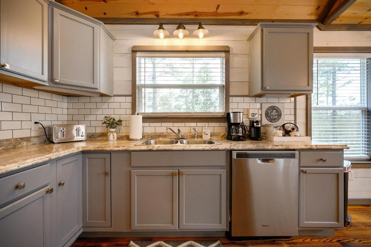 Holiday home Convenient Romantic Hot Tub Bbq 3-night Special! *