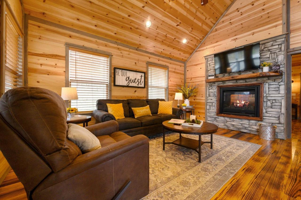 Convenient Romantic Hot Tub Bbq 3-night Special! * Broken Bow