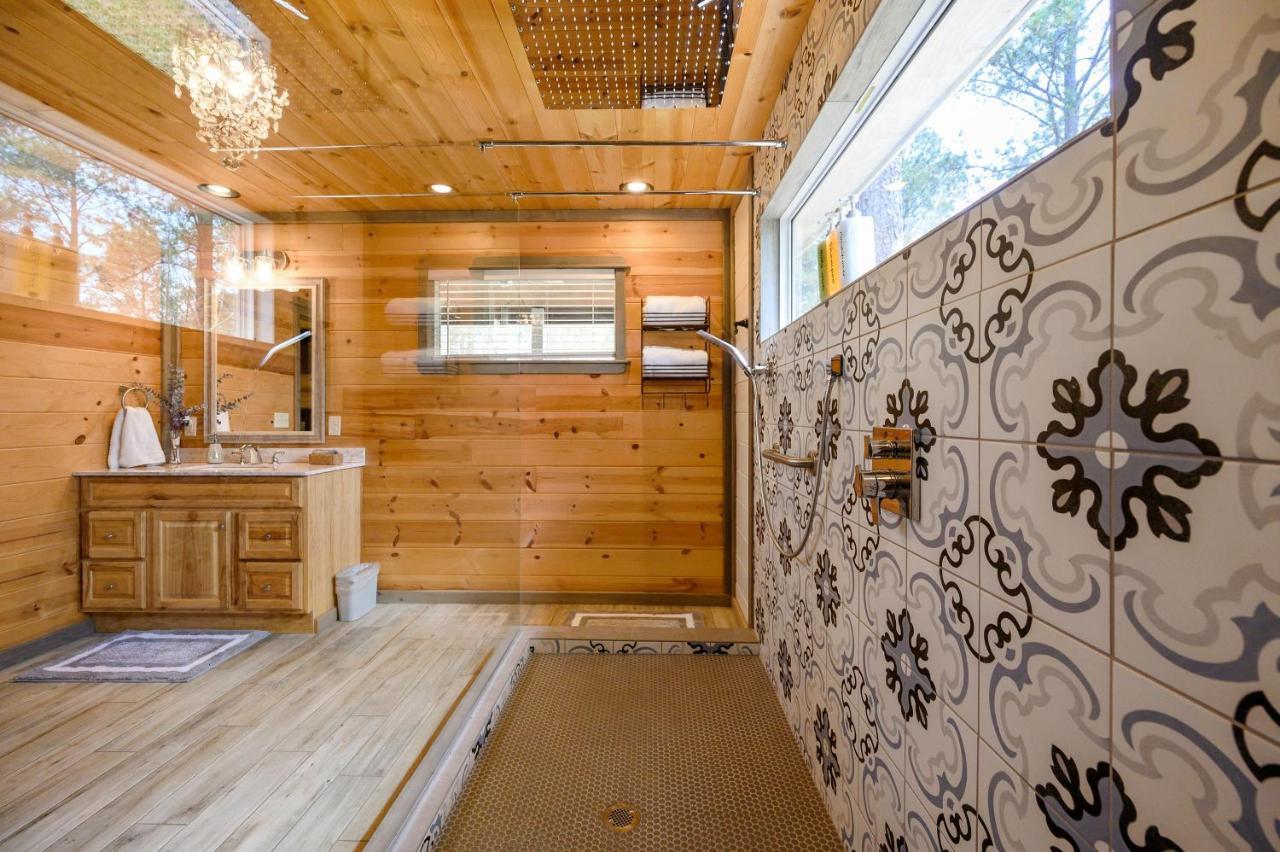 Convenient Romantic Hot Tub Bbq 3-night Special! Holiday home *