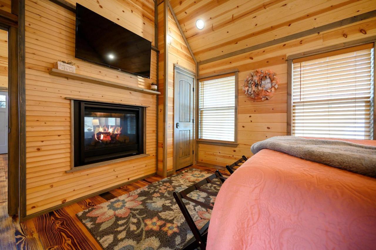 Convenient Romantic Hot Tub Bbq 3-night Special!