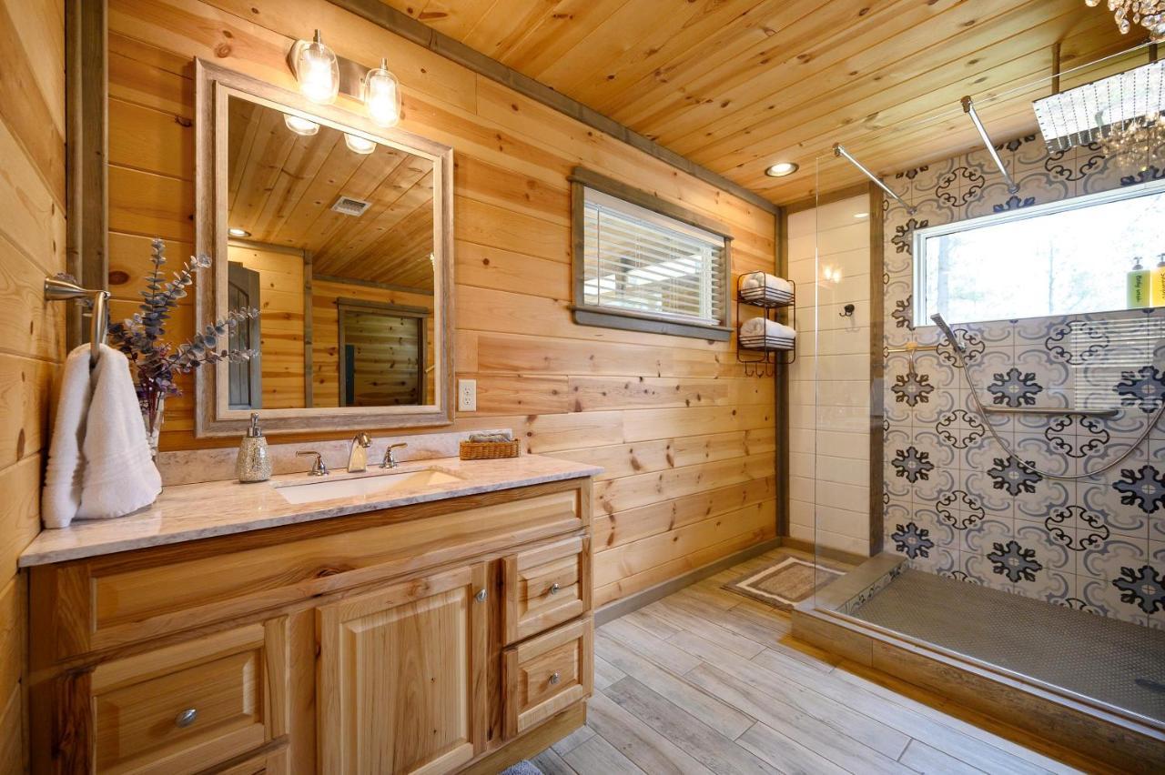 Convenient Romantic Hot Tub Bbq 3-night Special! Broken Bow