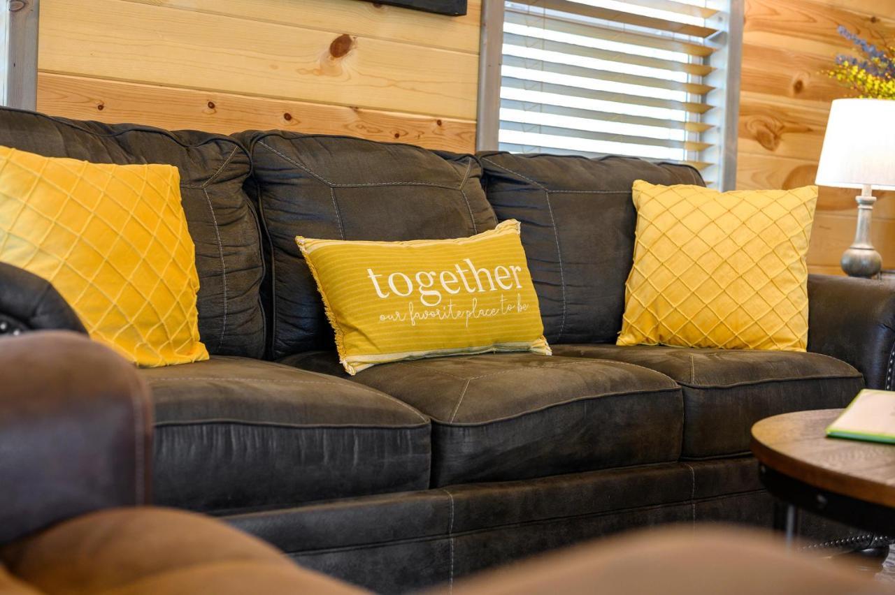Convenient Romantic Hot Tub Bbq 3-night Special! * Broken Bow