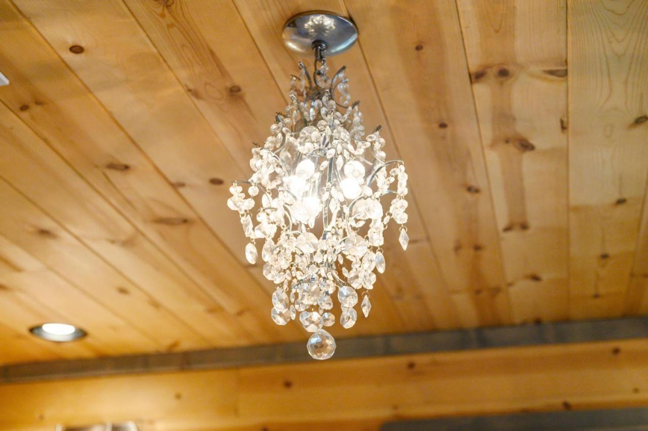 Convenient Romantic Hot Tub Bbq 3-night Special! Broken Bow