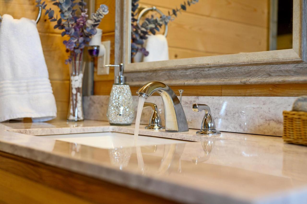 Hébergement de vacances Convenient Romantic Hot Tub Bbq 3-night Special!